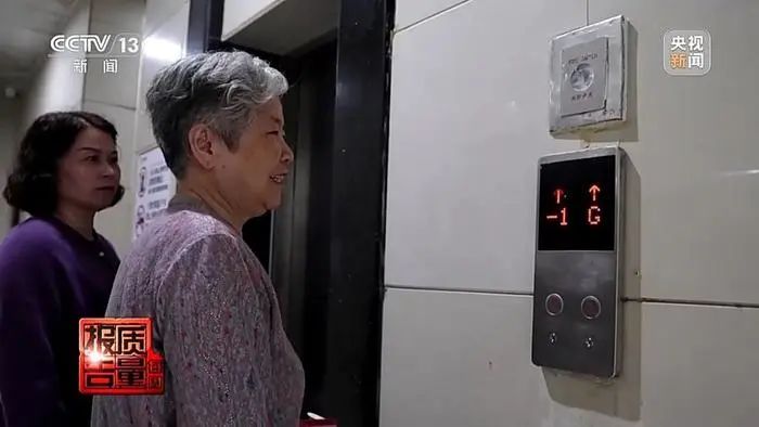 DƬ